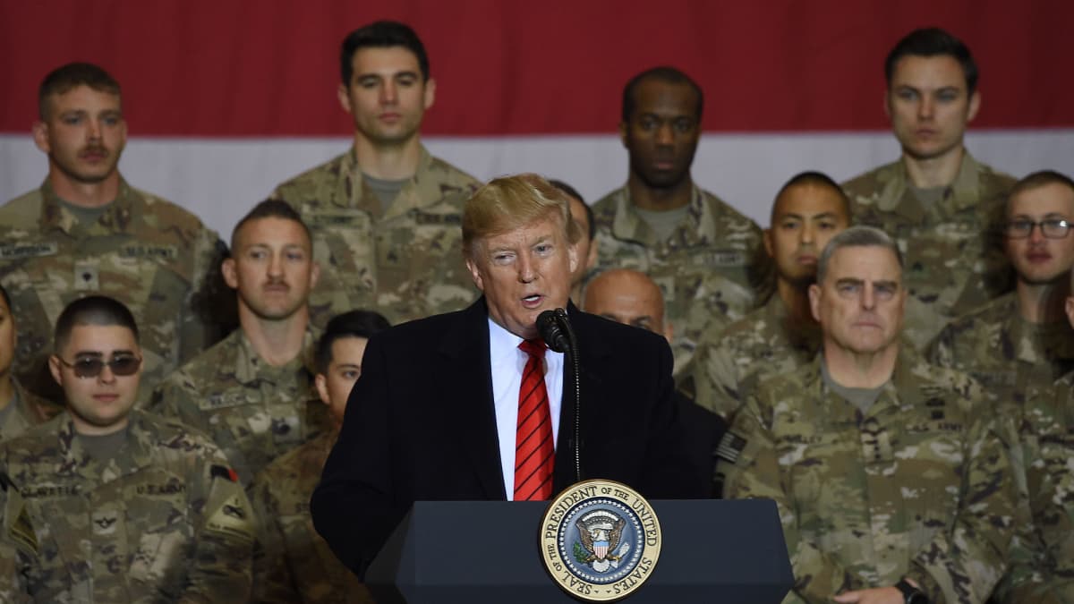 Donald Trump vieraili Bagramissa Afganistanissa kiitospäivänä.