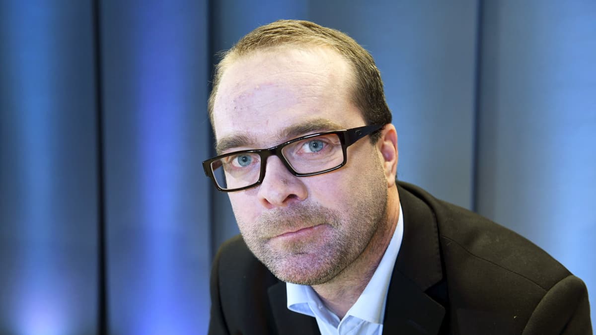 Suomen Kuvalehden päätoimittaja Ville Pernaa on irtisanoutunut | Yle Uutiset