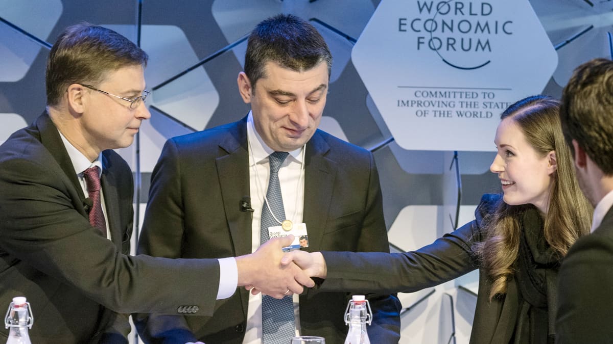 Valdis Dombrovskis , Giorgi Gakharia, Sanna Marin maailman talousfoorumissa Davosissa.