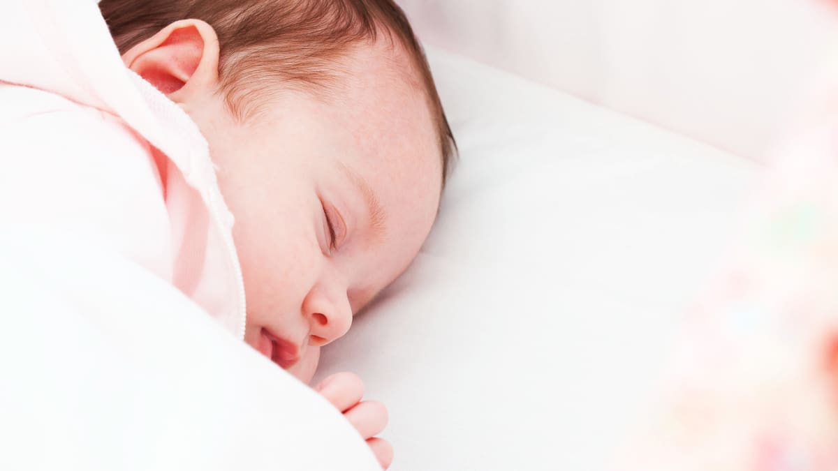 Tutkimus: Kesällä syntyneet lapset heräilevät talvivauvoja vähemmän | Yle  Uutiset