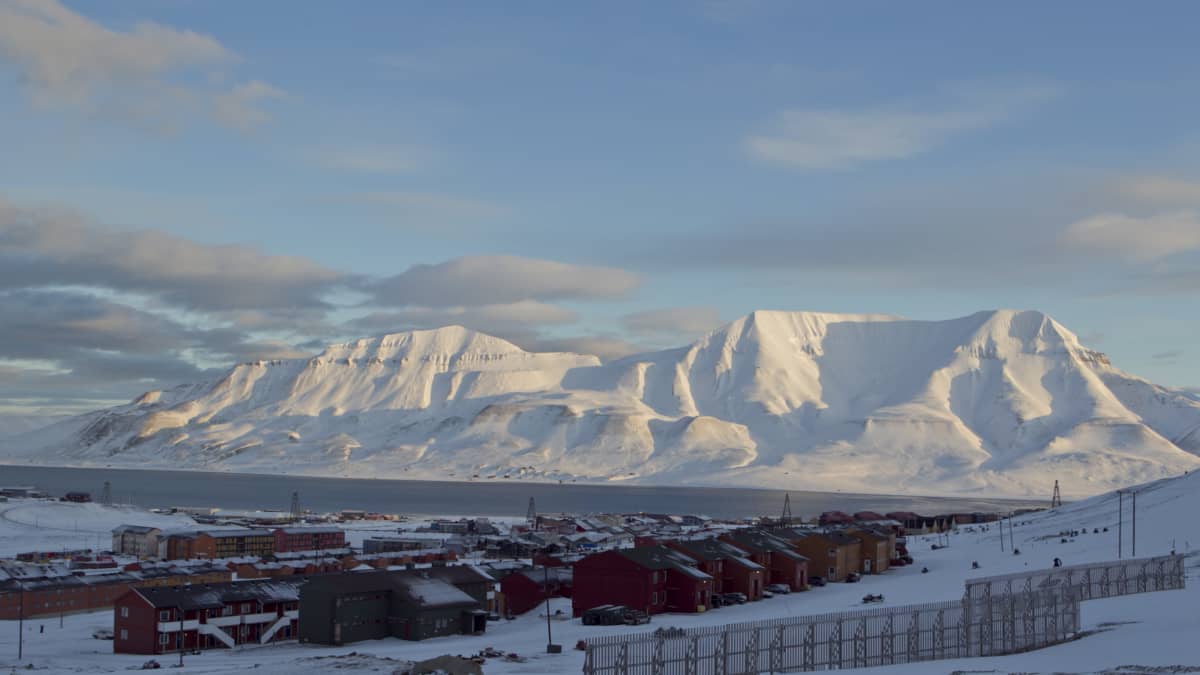 Huippuvuorten suurin asutuskeskus Longyearbyen