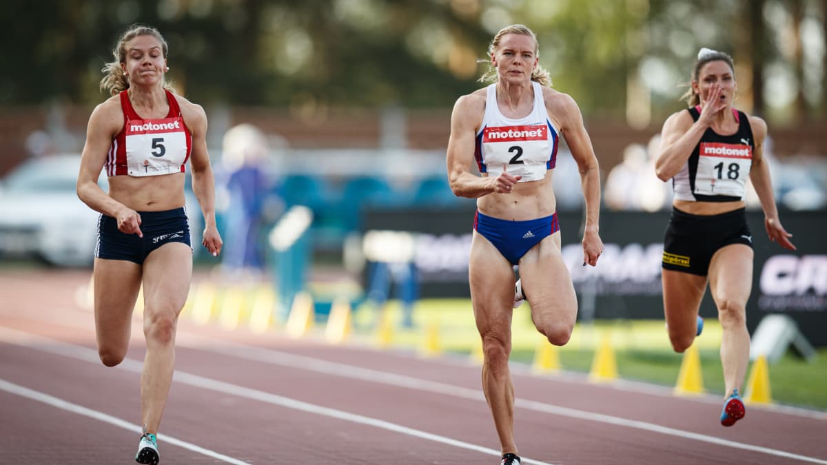 Hanna-Maari Latvala ja Lotta Kemppinen