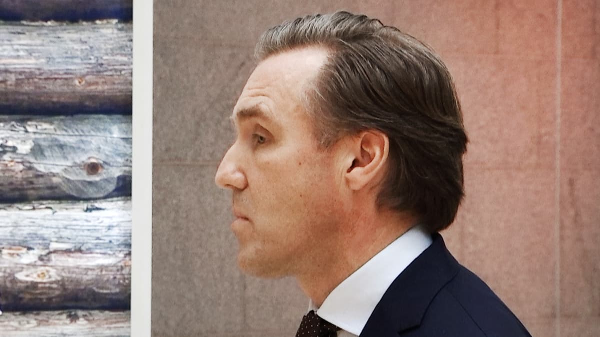Seniorianalyytikko Kimmo Stenvall.