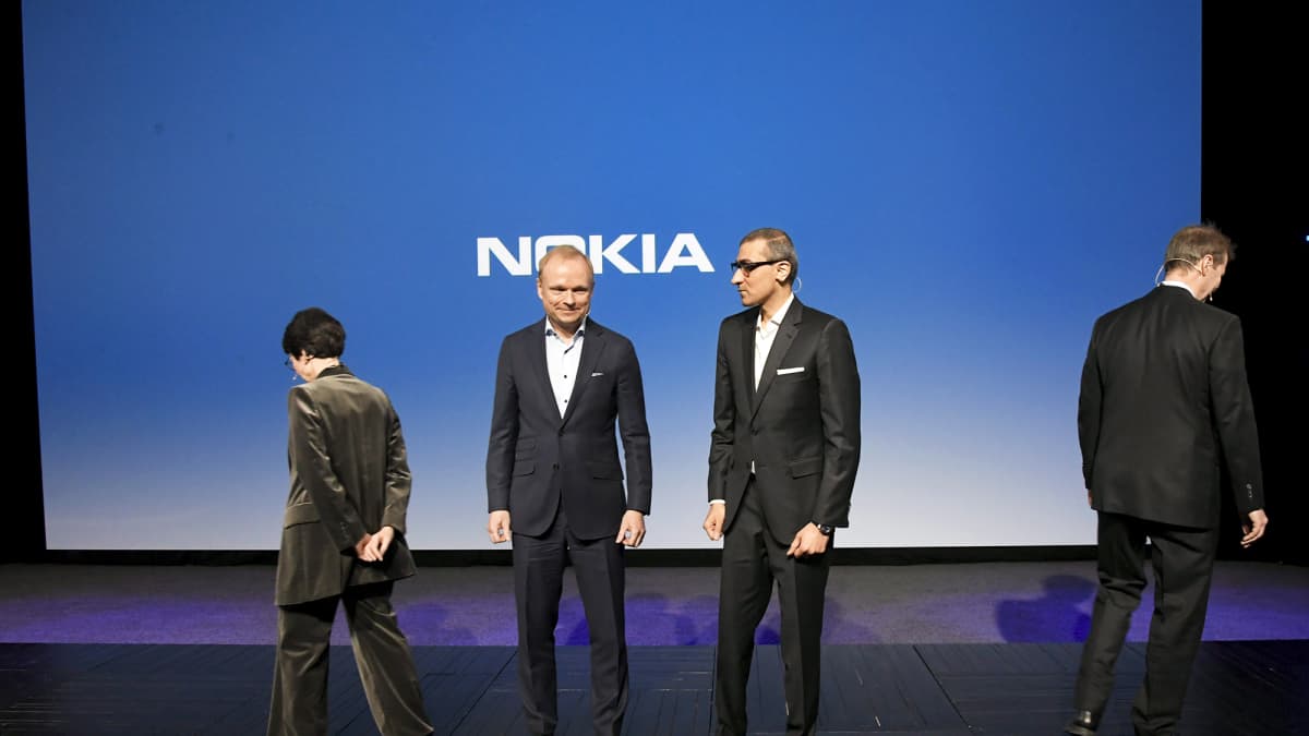 Sari Baldauf, Pekka Lundmark, Rajeev Suri ja Risto Siilasmaa Nokian tiedotustilaisuudessa Espoossa maanantaina.
