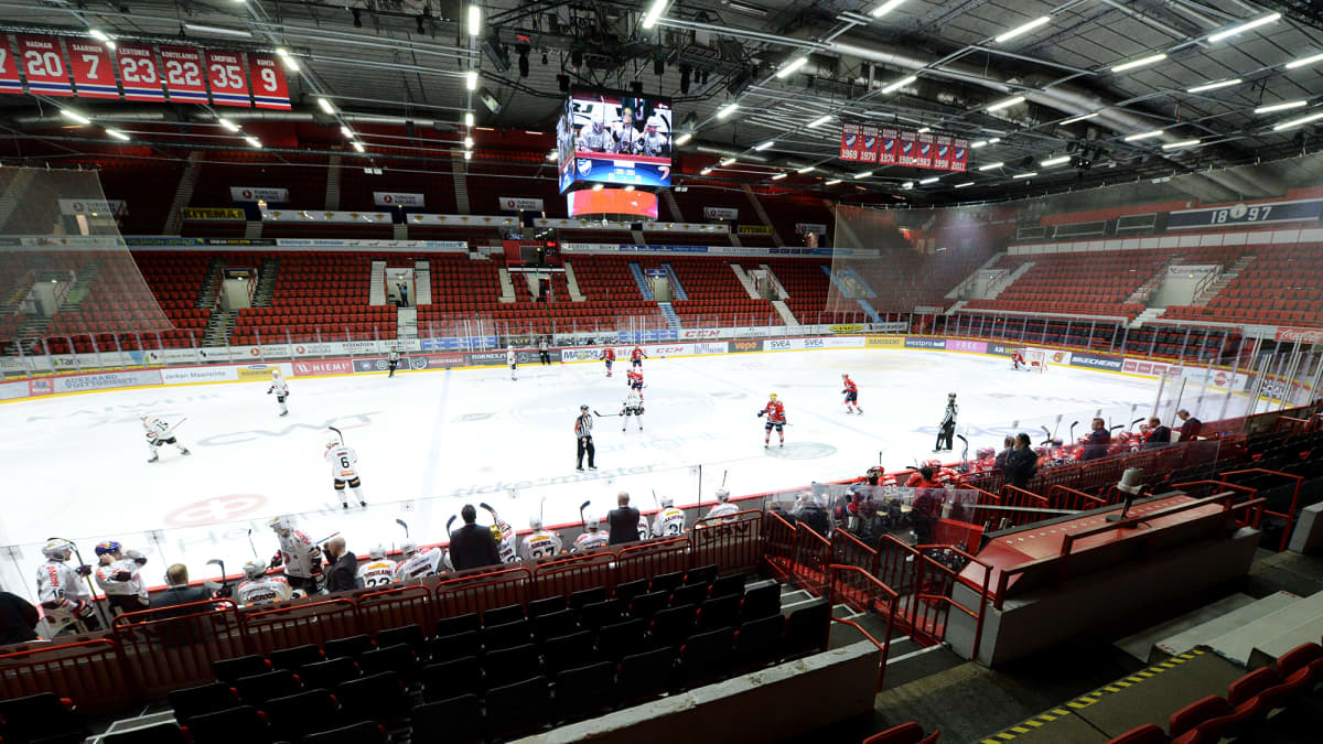 Jääkiekon Liigan ottelu HIFK - JYP Helsingissä pelattiin ilman yleisöä torstaina.
