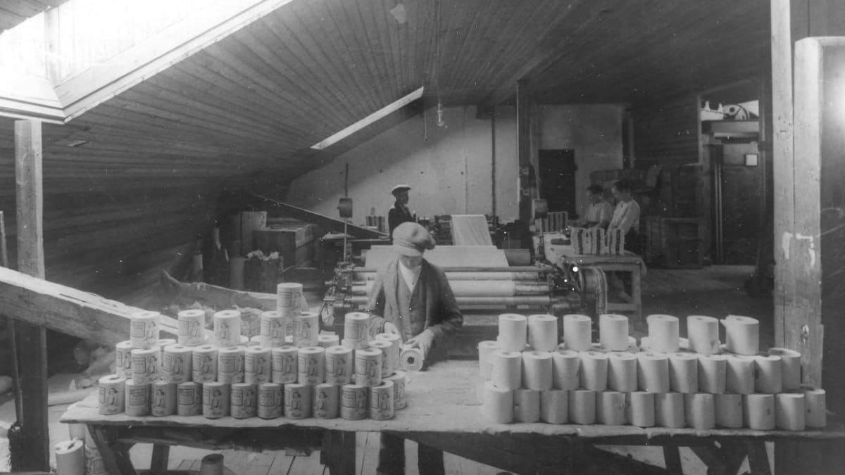 Vessapaperin valmistusta 1920-luvulla