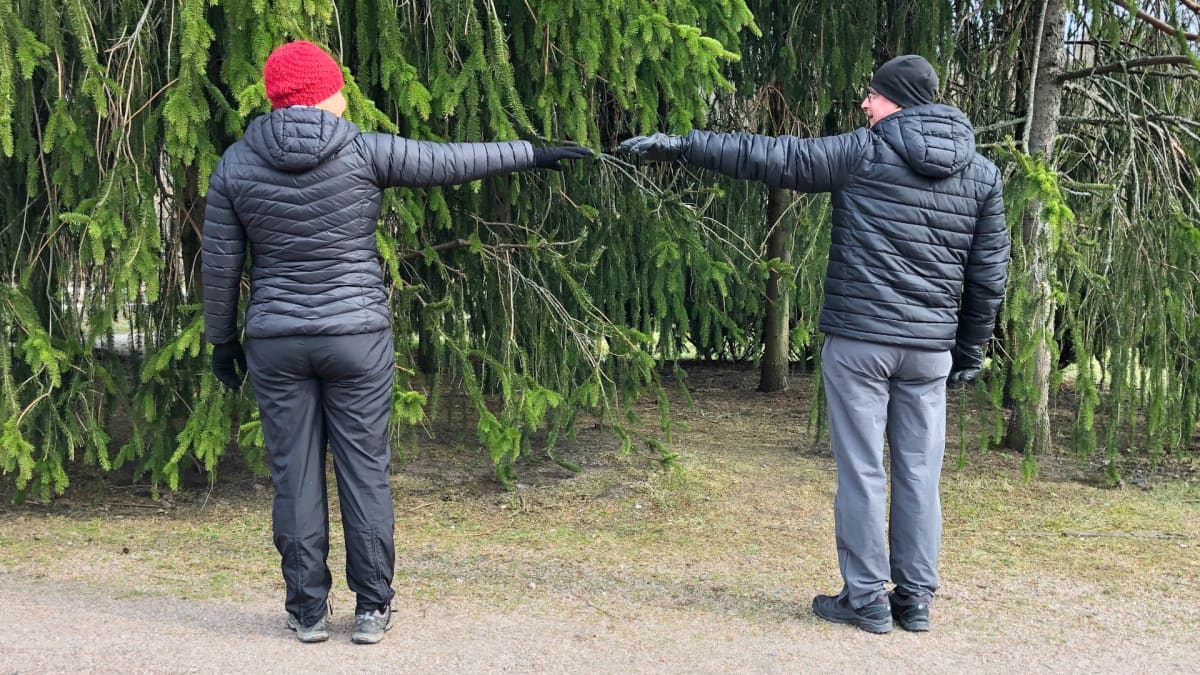 Riittävä etäisyys on tarpeen ulkoillessakin