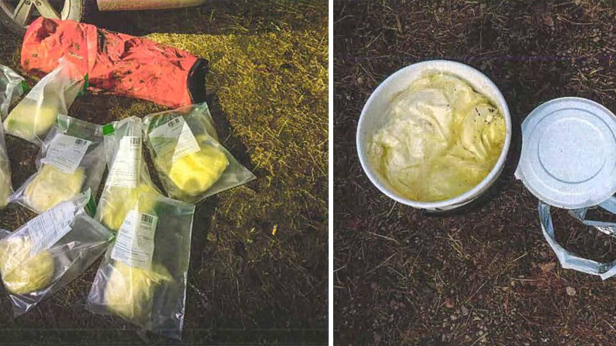 Vasemmalla kätköstä löytyneessä kanoottisäkissä oli 8 kappaletta noin 2 kg painosia vakuumipusseja, joiden epäillään sisältävän amfetamiinia. Oikealla,  Kärrintien läheisyydessä ollut ämpärikätkö (ämpäri 1), jossa oli kolme kappaletta vakuumipakkauksia, joiden epäillään sisältävän amfetamiinia.