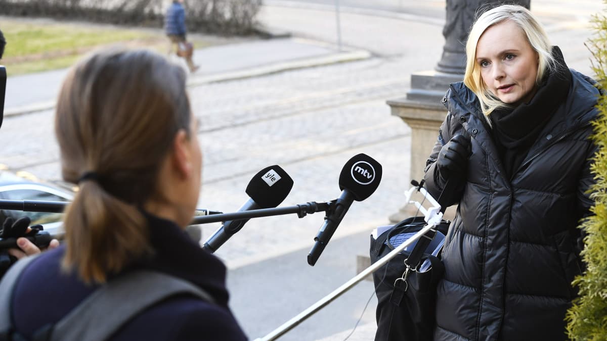 Sisäministeri Maria Ohisalo saapui hallituksen lisätalousarvion neuvotteluihin Säätytalolle Helsingissä 7. huhtikuuta