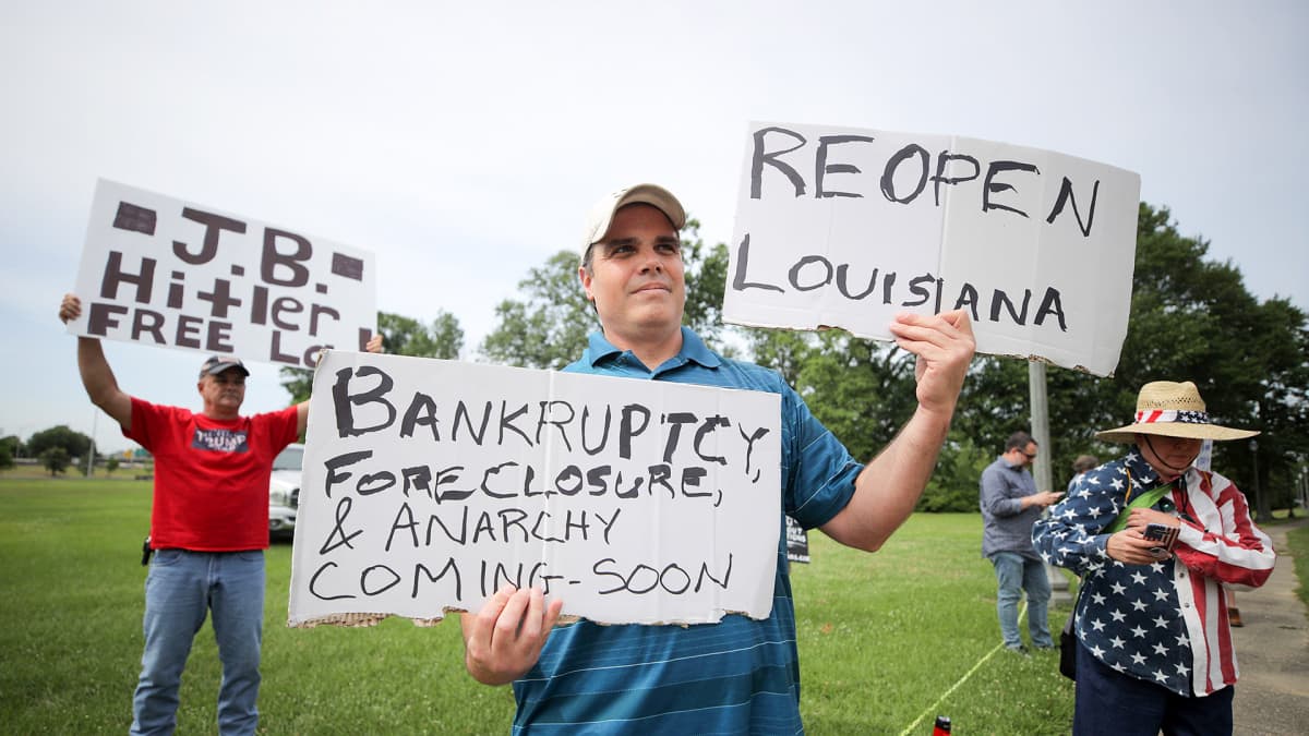 Ihmiset protestoivat Louisianassa 17. huhtikuuta koronarakoituksia vastaan.