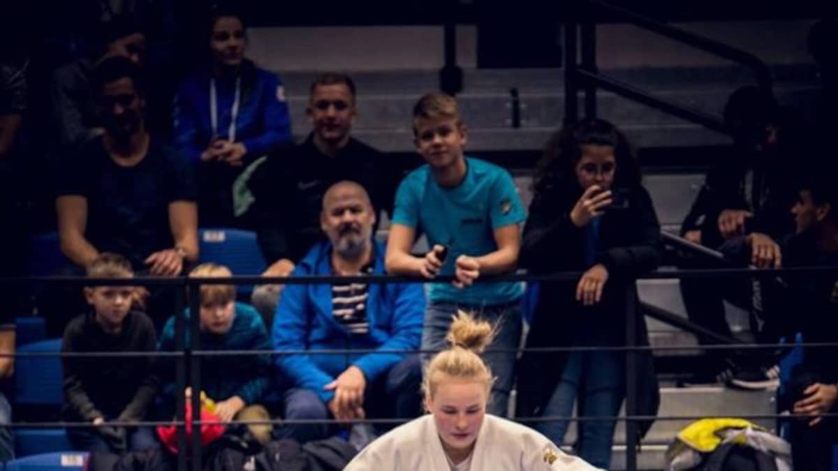 Pihla Salonen valmistautuu judo-otteluun.