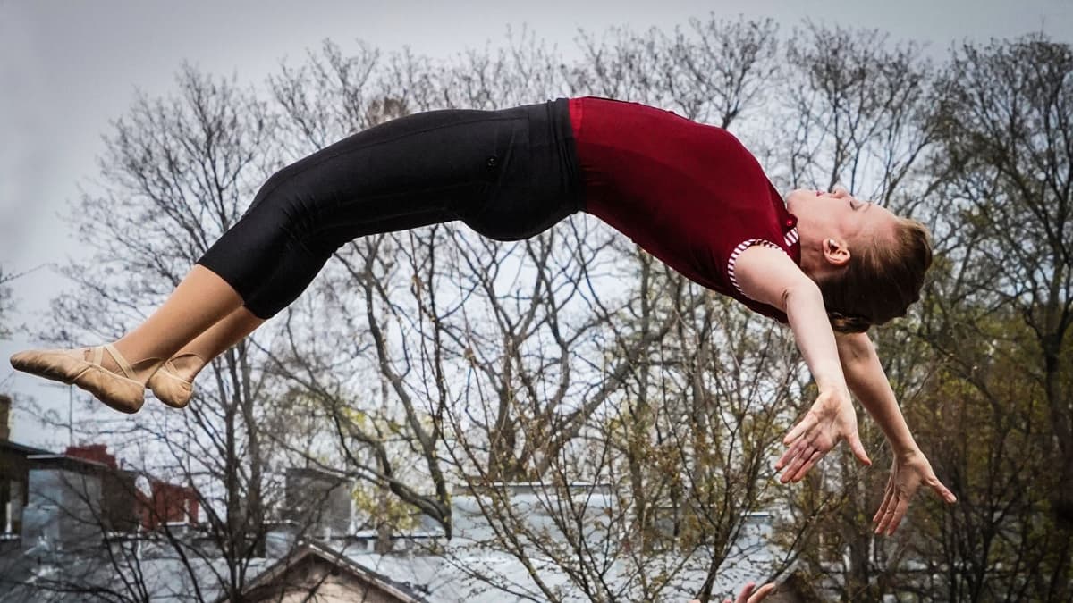Kate & Pasi, Katerina Repponen, sirkus akrobatia