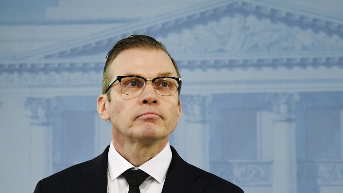 Kuvassa on Ahti Kurvinen.