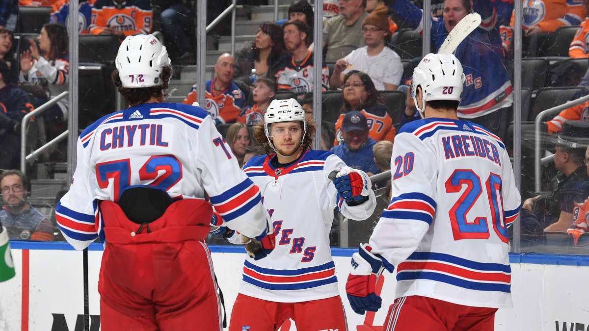 Venäläishyökkääjä Artemi Panarin on ollut tällä kaudella New York Rangersin fanien suuri suosikki. 