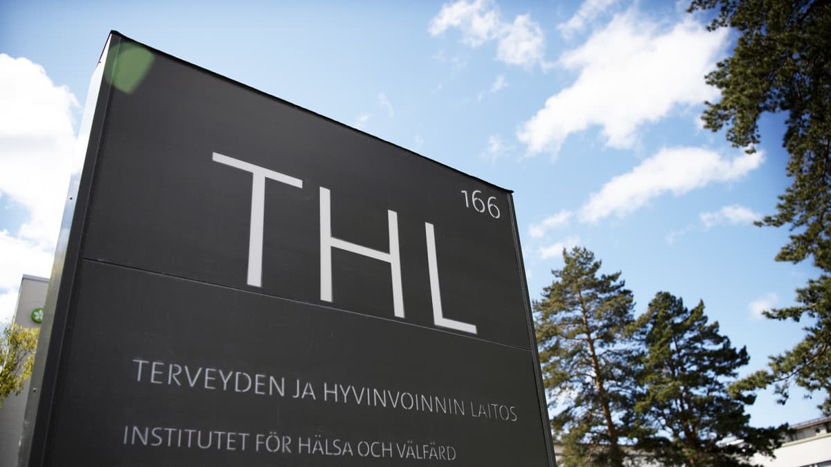 THL:n kyltti Mannerheimintiellä Helsingissä.