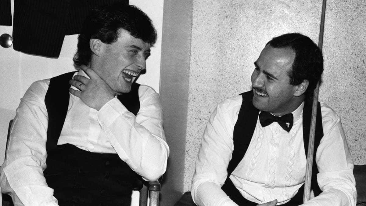 Jimmy White (vas.) ja Tony Meo ponnistivat snookerissa huipulle Lontoon Tootingista. 