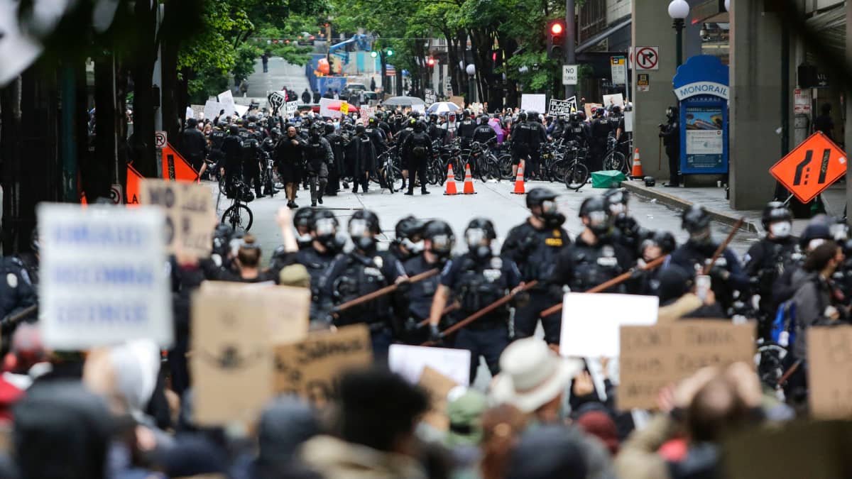 Mielenosoitus Seattlen Washingtonissa 30. toukokuuta 2020.