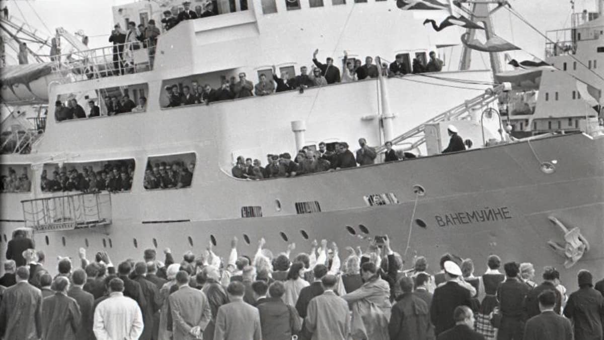 Suomen ja Viron välinen laivaliikenne loppui vuonna 1939, mutta käynnistyi uudelleen heinäkuussa 1965. Vanemuine-laivan kyydissä olleiden suomalaisten mukana Viroon tuli suomalaisia lehtiä, kirjoja ja länsimaisia ajatuksia.