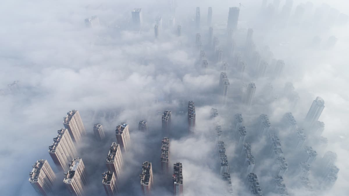 Kuvassa on savusumun peittämä Nantongin kaupunki Kiinassa helmikuussa 2019.