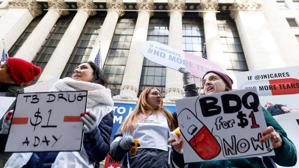 MSF:n protesti New Yorkissa tuberkuloosilääkkeen hinnan alentamiseksi tammikuussa 2020