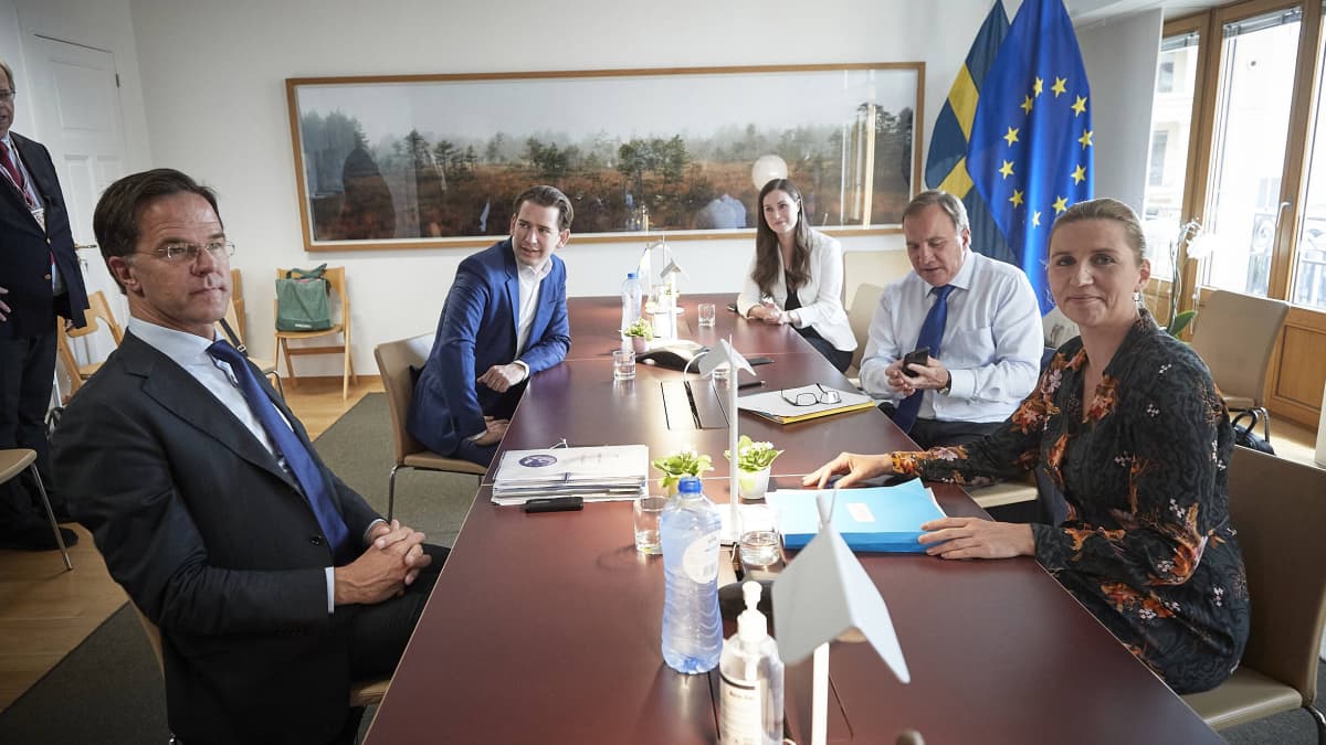 Alankomaiden pääministeri Mark Rutte, Itävallan liittokansleri Sebastian Kurz, Suomen pääministeri Sanna Marin, Ruotsin pääministeri Stefan Löfven ja Tanskan pääministeri Mette Fredriksen tapasivat EU-huippukokouksen aikana Brysselissä 19. heinäkuuta.