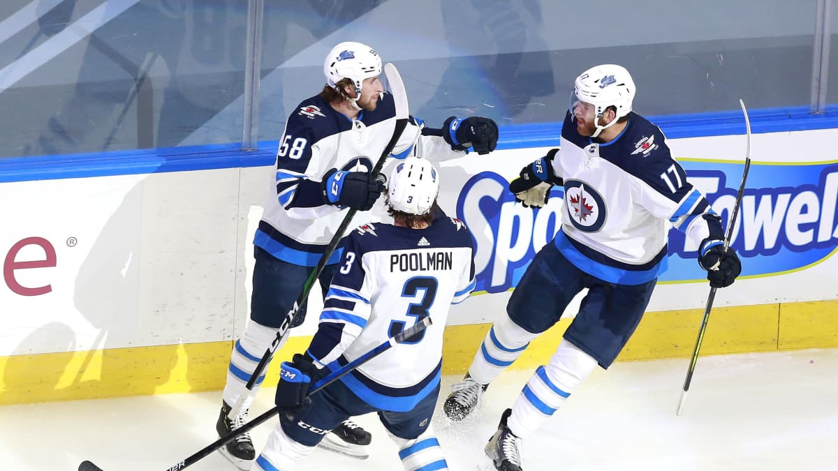 Winnipeg Jetsin Jansen Harkins, Tucker Poolman ja Adam Lowry 