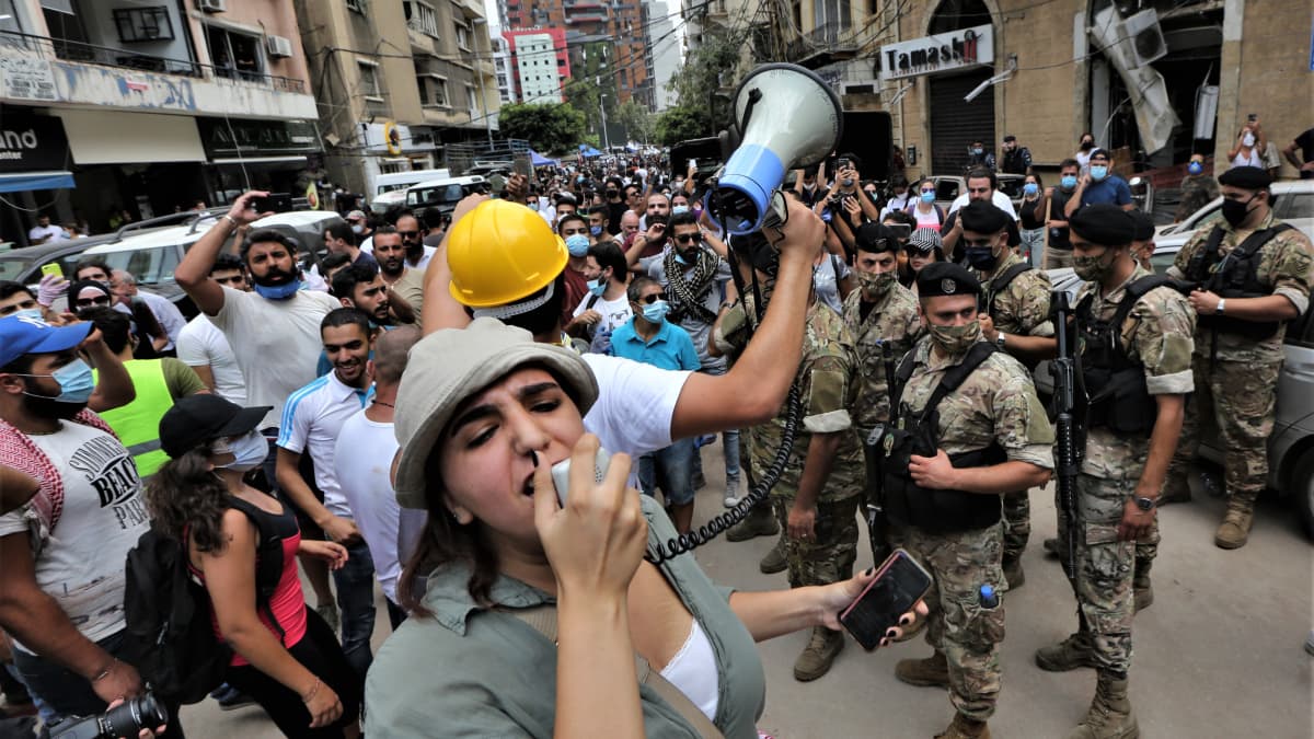 Mielenosoituksia Beirutissa räjähdyksen jälkeen