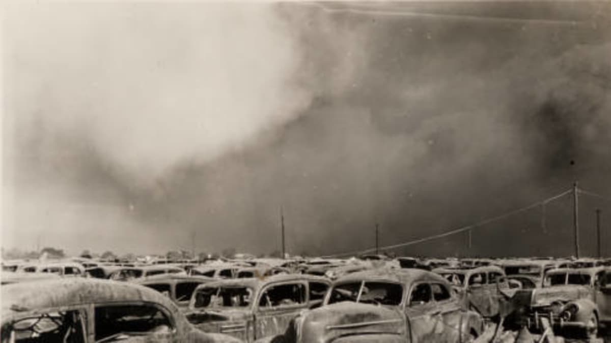 Tuhoutunut parkkipaikka Texas Cityn räjähdyksen jäljiltä