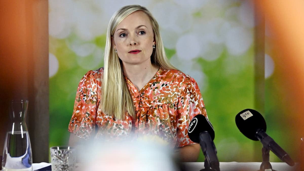 Vihreiden puheenjohtaja, sisäministeri Maria Ohisalo vihreiden hallitusryhmän kesäkokouksen tiedotustilaisuudessa Lahden Seurahuoneella 10. elokuuta 2020.