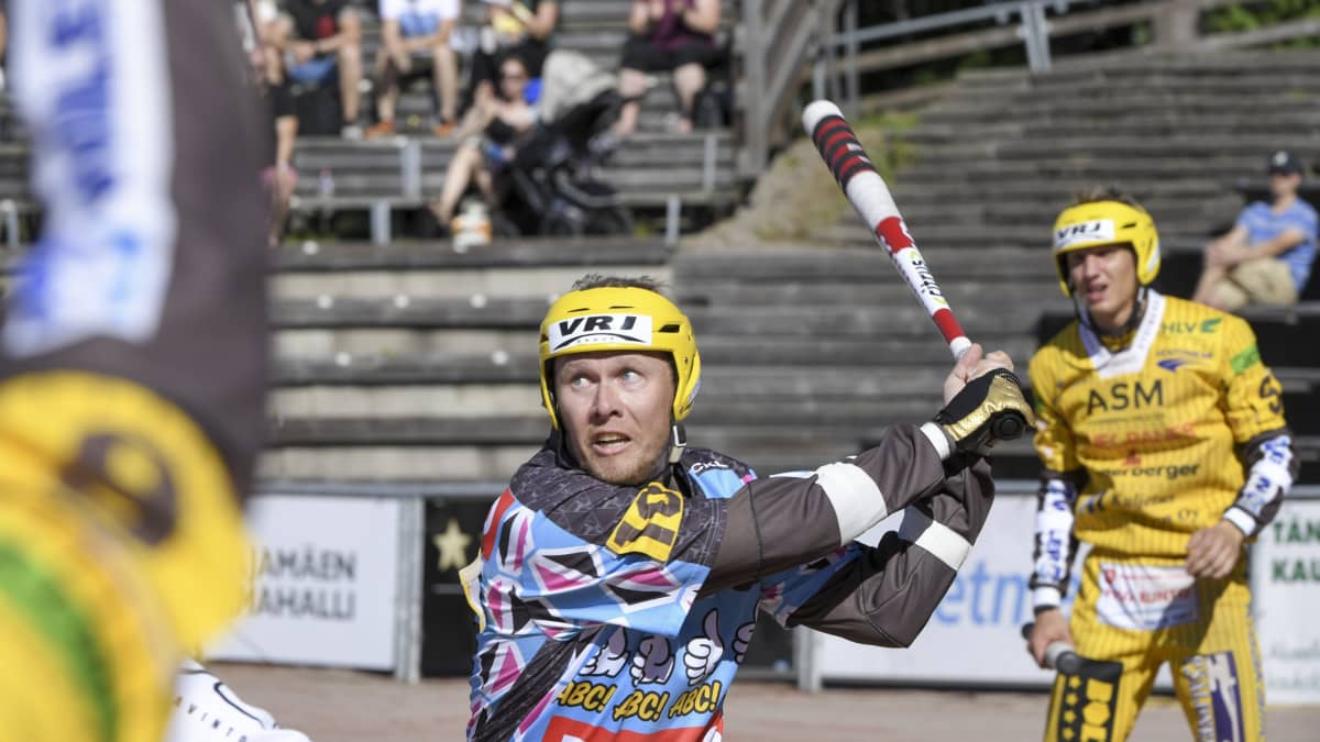 Hyvinkään jokeri Juha Korhonen lyömässä. 1.8. 2020