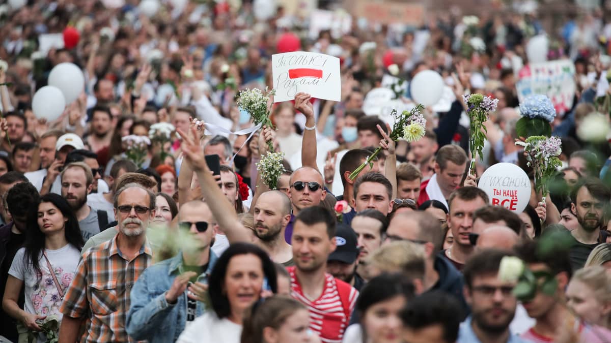 Valkovenäläiset protestoivat presidentivaalituloksia vastaan.