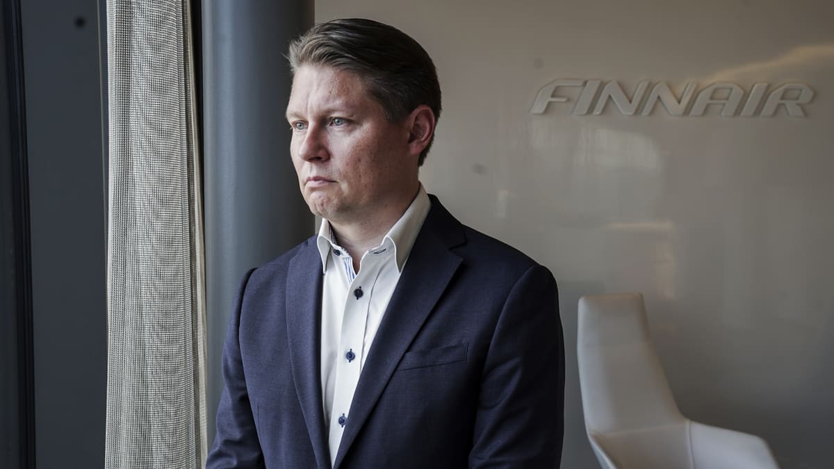 Kuvassa on Finnairin toimitusjohtaja Topi Manner..
