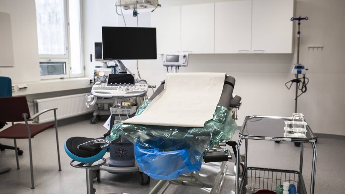 Jalkatukilaveri gynekologisiin tutkimuksiin.