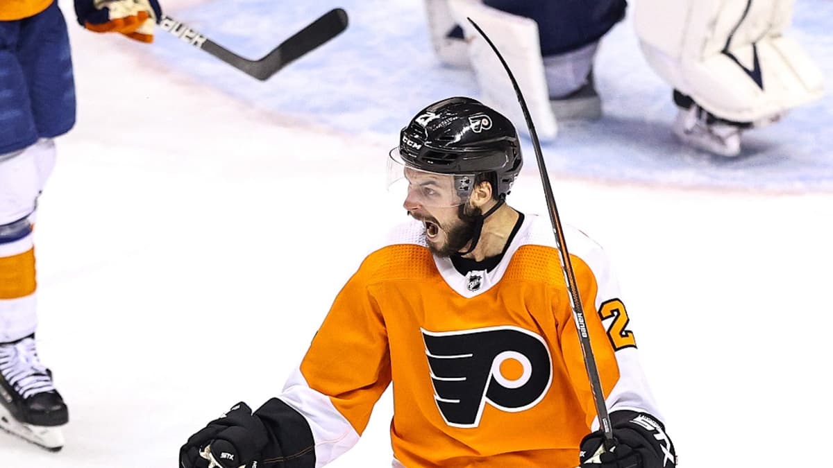 Scott Laughton juhlii kuvassa