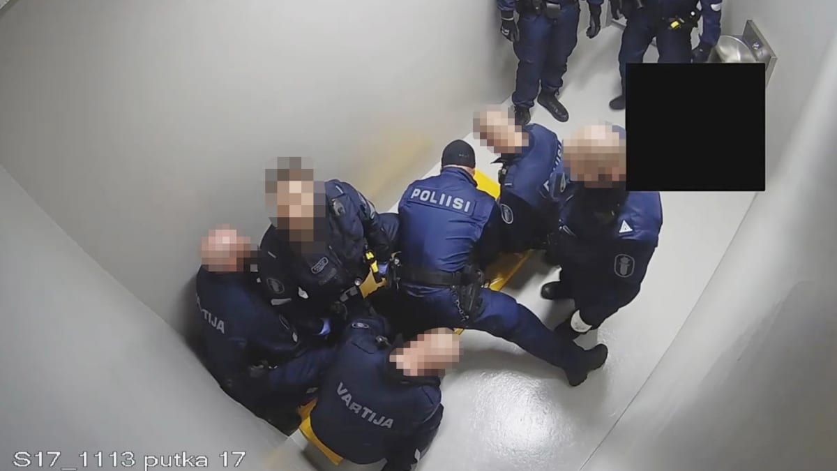 Valvontakameran kuva poliisin putkasta.