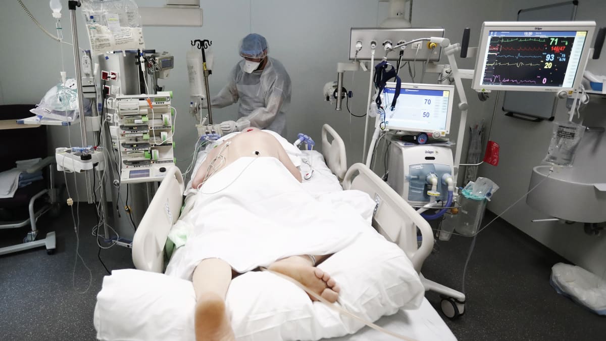 Kuvassa on potilas tehohoidossa Marseillessa.