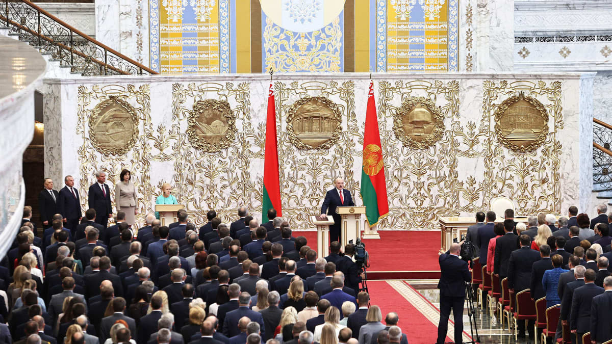 Alexander Lukašenka virkaanastujaistilaisuus  Minskissä.