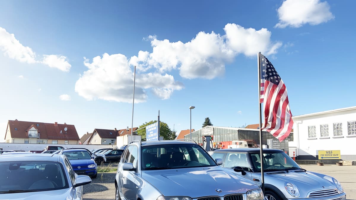 Autokaupan piha Rammsteinissa