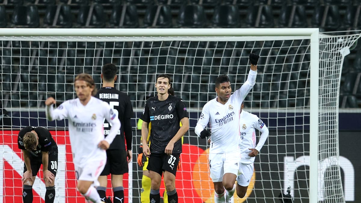 Maalin lopussa iskenyt Casemiro juhlii Real Madridin 2-2-tasoitusta