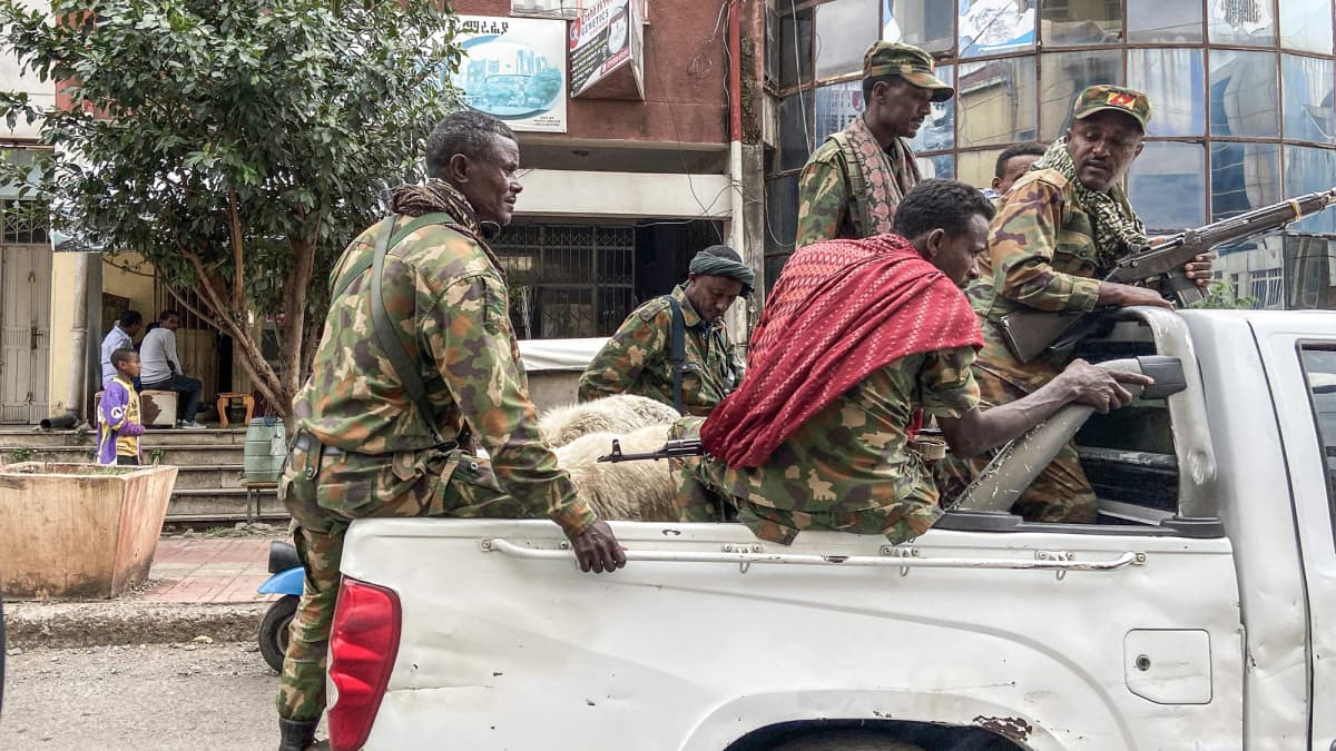 Amhara-joukkojen jäseniä Gondarin kaupungissa Amharan maakunnassa Tigrayn eteläpuolella. 