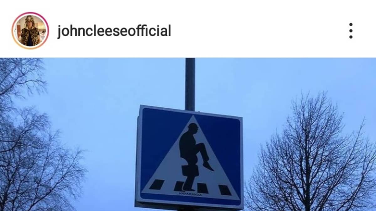 Kuva liikennemerkistä, jossa on John Cleesen hahmo ylittämässä suojatietä. Cleesen kirjoittama teksti.