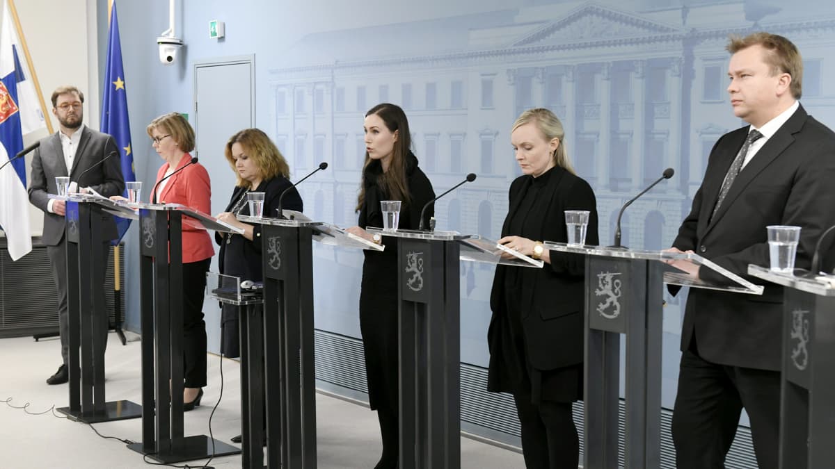 Hallituksen tiedotustilaisuudessa Helsingissä 25. maaliskuuta 2020.