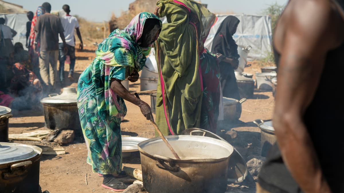 Koronaihme Sudanin leireillä: Etiopiasta paenneilla ei ole ollut tartuntoja  – perheistään eroon joutuneet pakolaiset etsivät omaisiaan rajalla