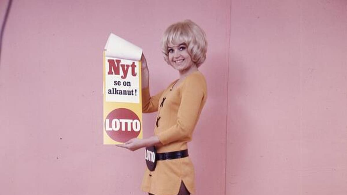 Suomen ensimmäinen lottotyttö Hilkka Kotamäki vuonna 1970.