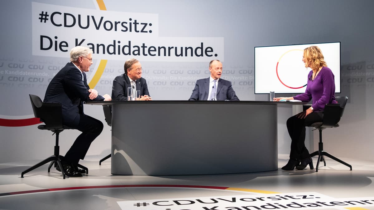 CDU:n puheenjohtajatentissä Norbert Röttgen, Armin Laschet ja Friedrich Merz.