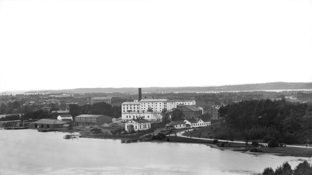 Töölönlahti ja Töölön sokeritehdas Alppilasta nähtynä, 1862 - 1872.