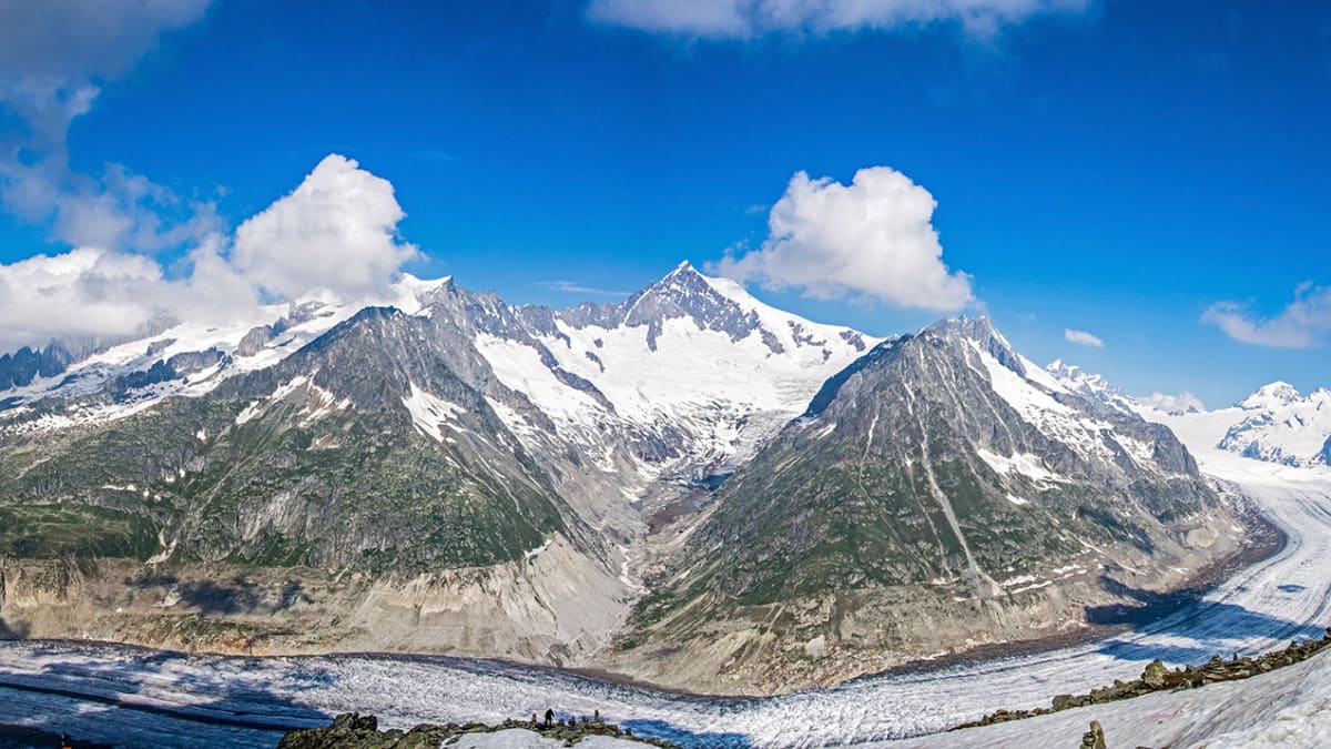 Iso Aletschjäätikkö kuvattuna 2013. Iso Aletschjäätikkö on Alppien suurin jäätikkö.