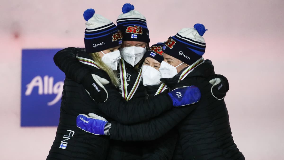 Jasmi Joensuu, Johanna Matintalo, Riitta-Liisa Roponen ja Krista Pärmäkoski palauttivat Suomen mitalikantaan naisten viestissä neljän vuoden tauon jälkeen. Naisten viesti on ollut suomalaishiihtäjille kovin mitalisampo vuodesta 2005, jolloin MM-ohjelma sai nykyisen muotonsa.