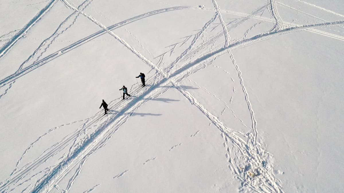 Mustikkamaan edustalla Helsingissä hiihdettiin jäällä 12. helmikuuta.