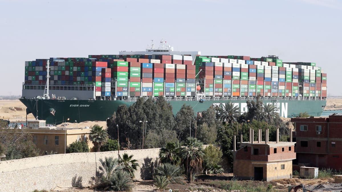 Suezin kanavan tukkinut Ever Given -alus on saatu liikkeelle.
